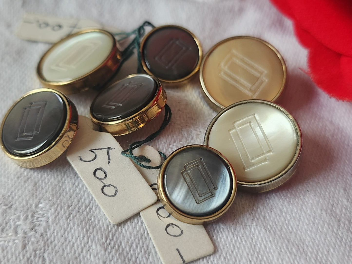 Lot 7  boutons vintage acrylique coeur en nacre 1,2 à 1,7 cm ref 2479