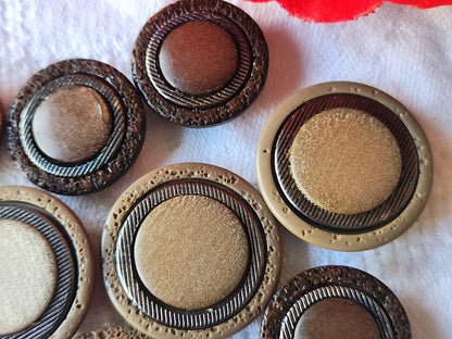 Lot 8 boutons vintage panaché mm modéle pied 2 à 2,5 cm ref 3904