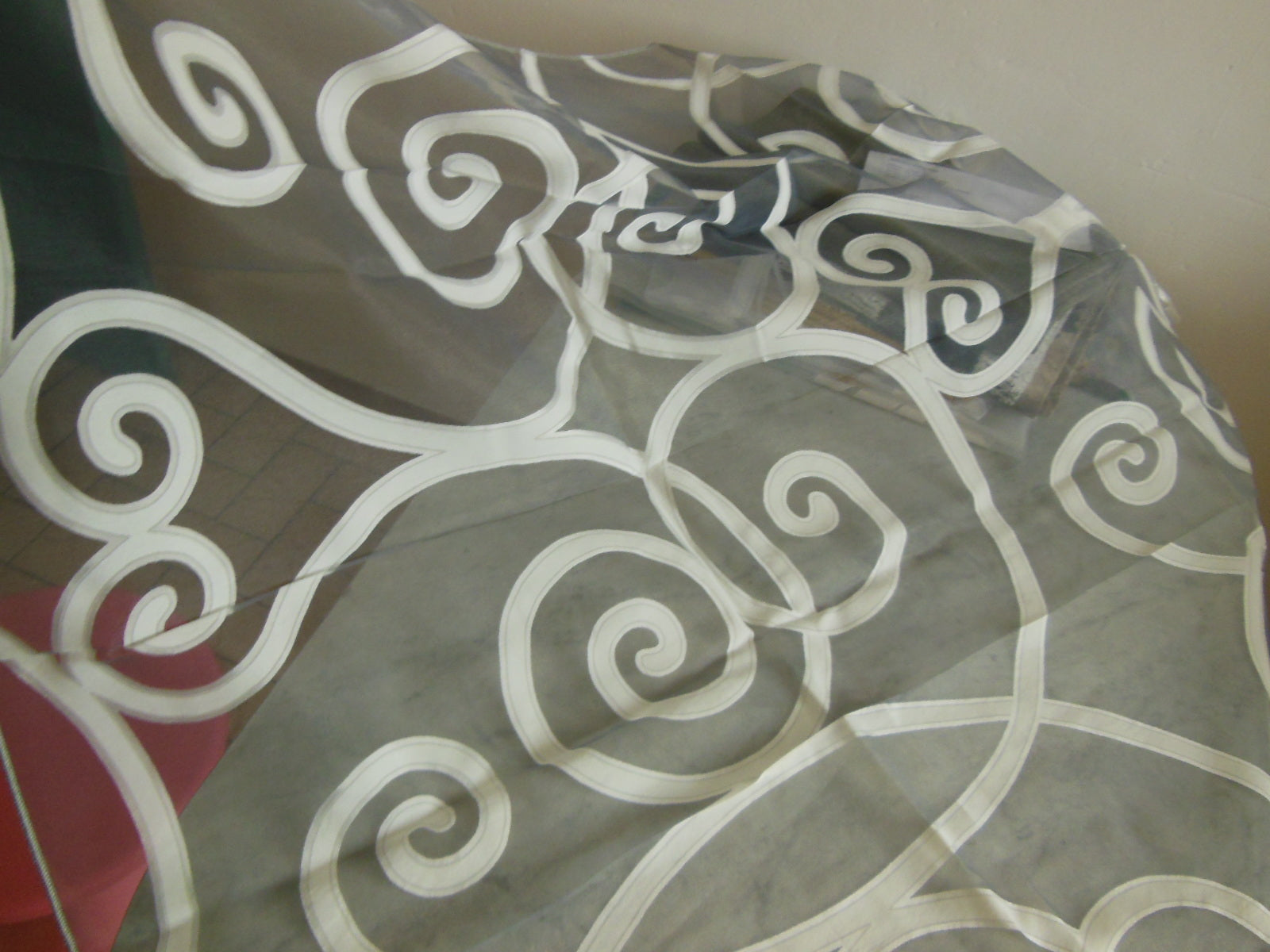 Coupon tissu superbe voilage gris arabesque  vert 1 m sur 1 m 08 B3