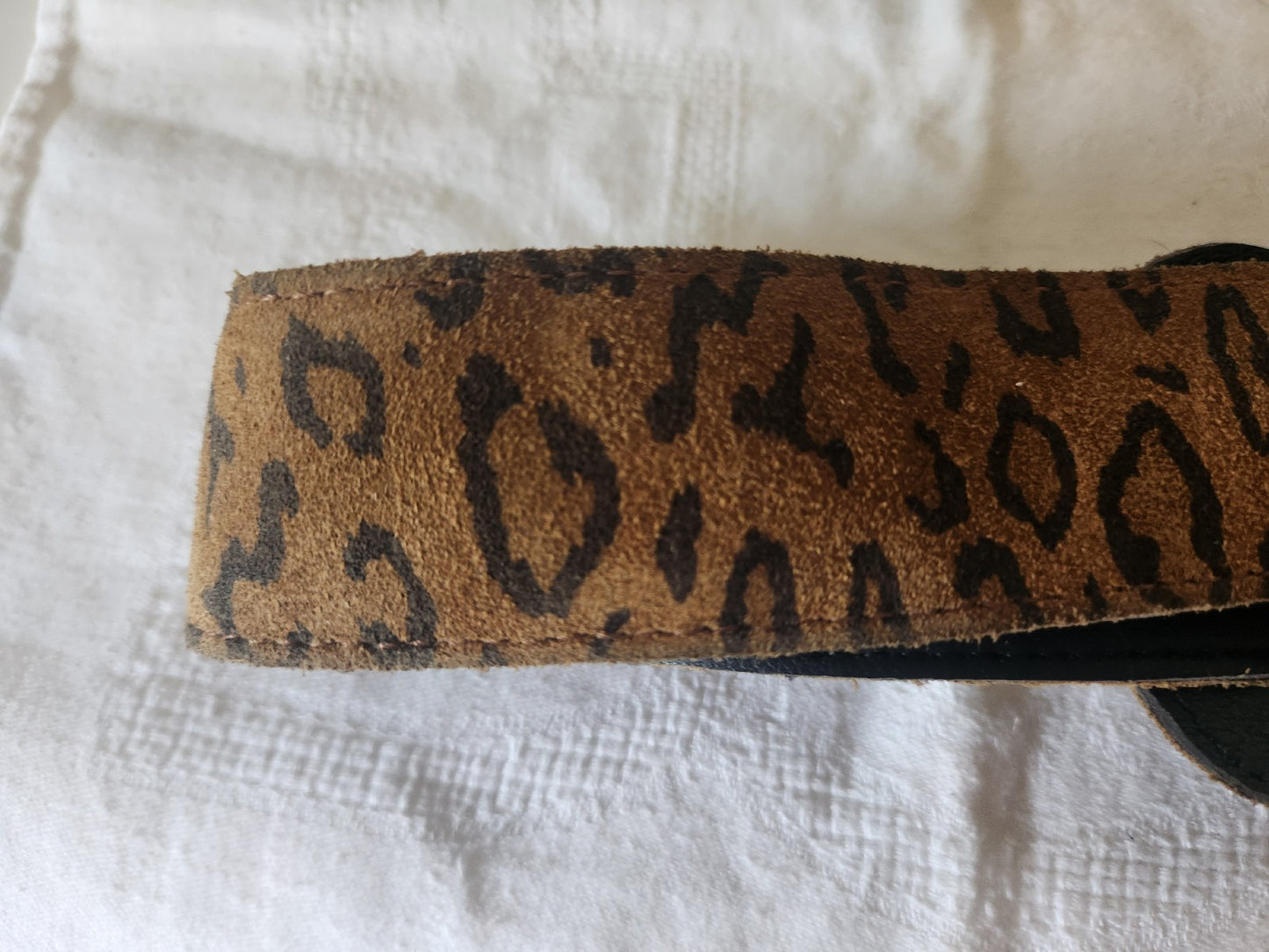 Ceinture ancienne vintage leopard daim marron 80 cm à 90 cm A4