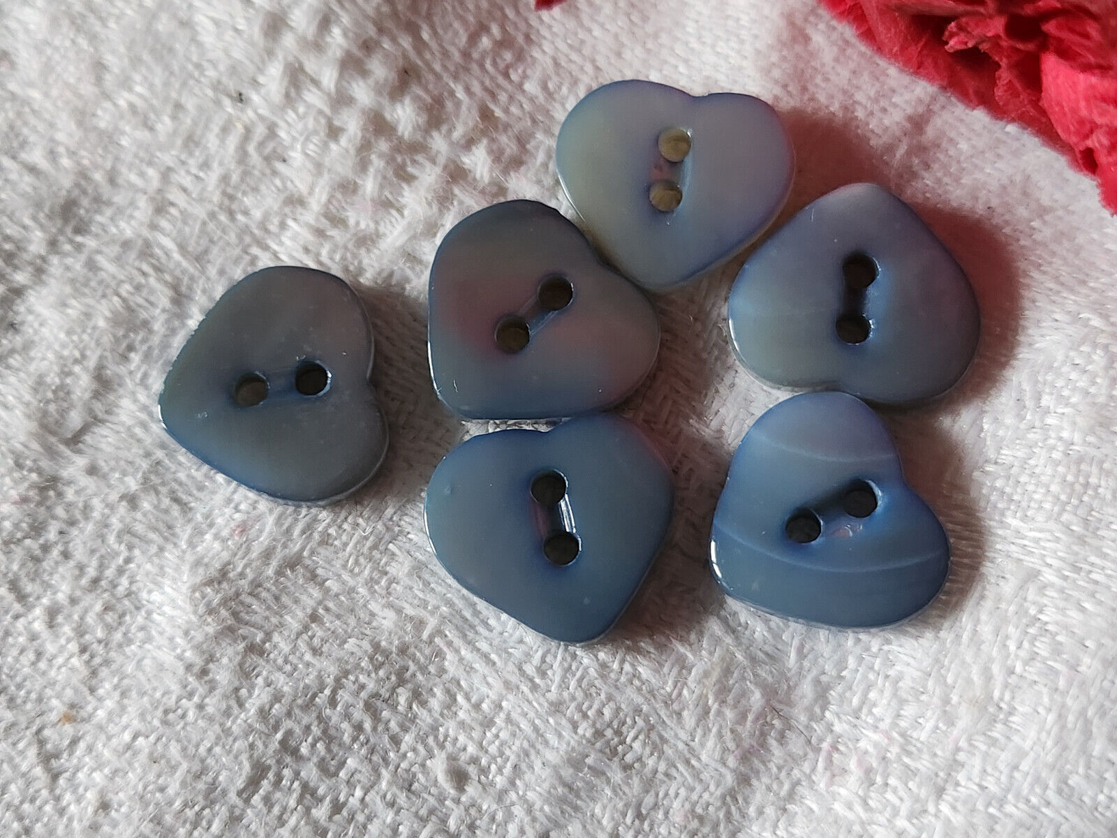 lot 6 boutons anciens en nacre bleu forme de coeur layette 1,4  cm ref 2852