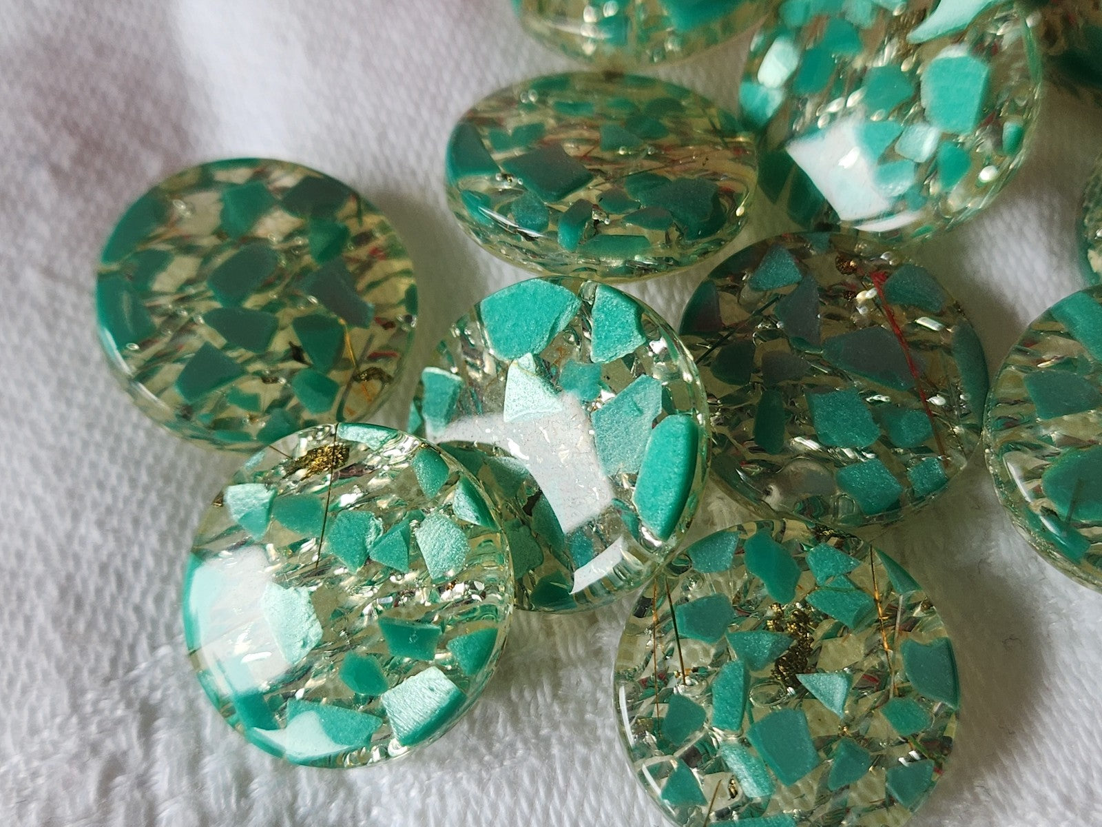 Lot 9 boutons vintage à pied paillette verte 1,7 cm  ref 3564