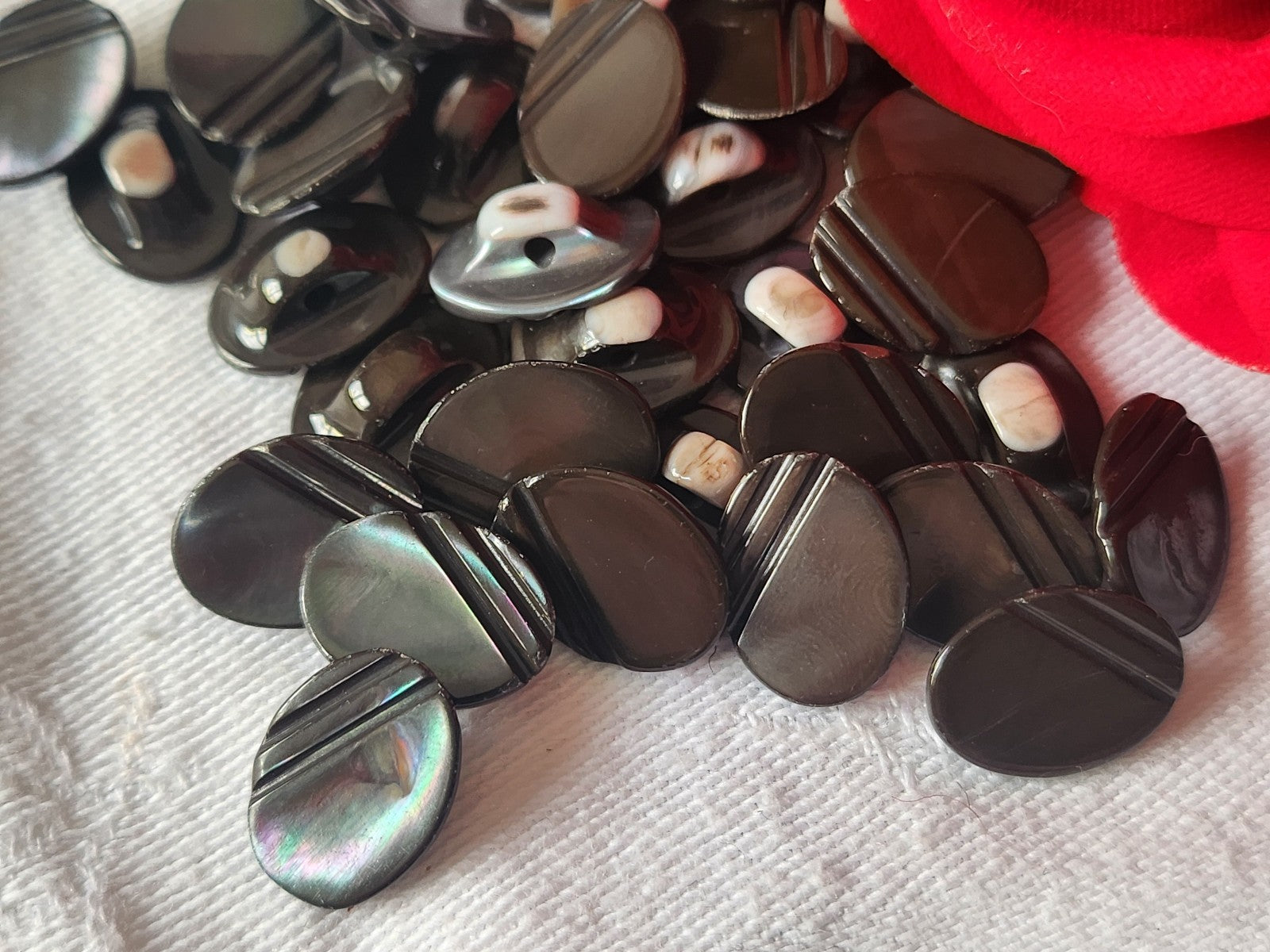 Lot 6 boutons anciens en nacre strié 1,1 sur 1,4 cm gris ovale vintage ref 4853