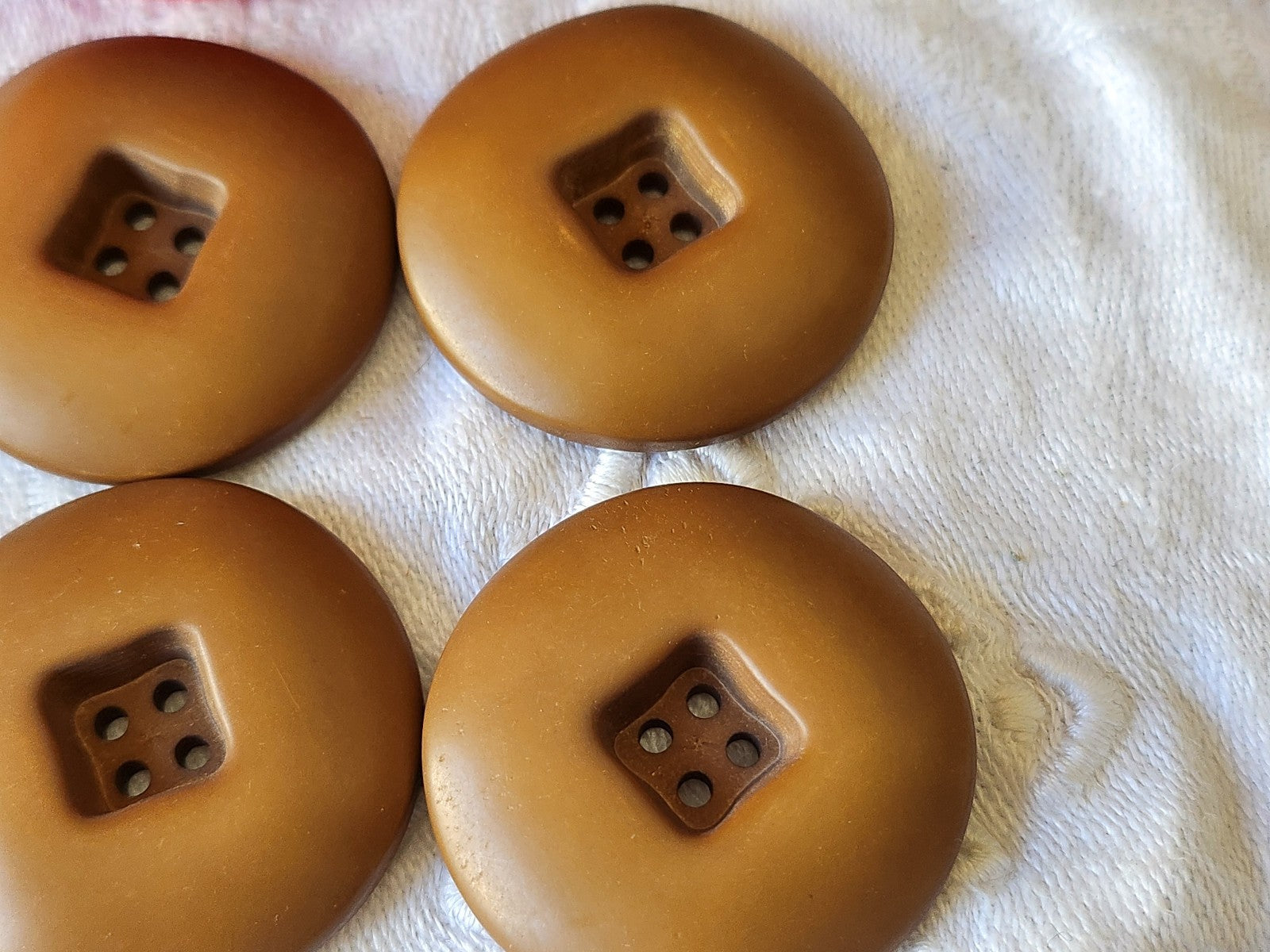 Lot 6 enormes boutons vintage marron mat trous 3,4 cm ref 734
