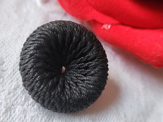 Bouton ancien en passementerie noir joli creusé 2,4 cm D12G