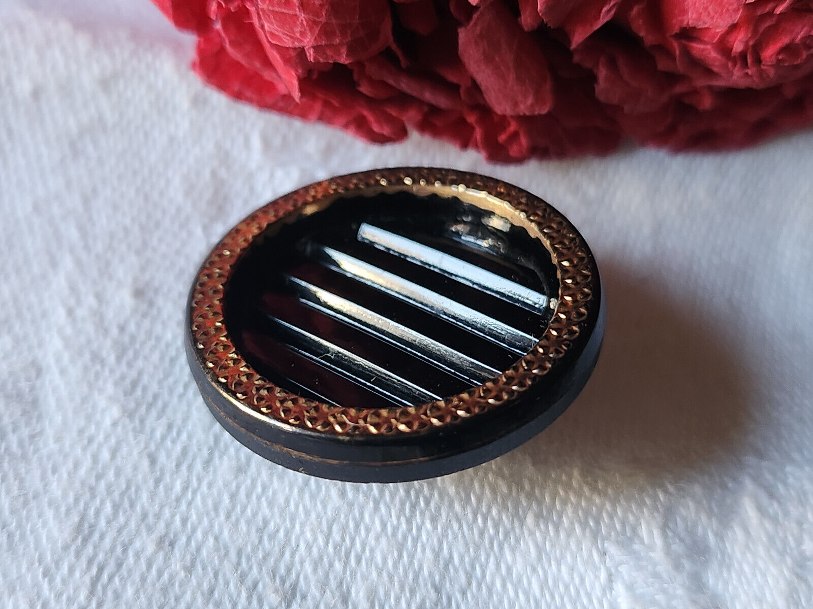 Gros bouton ancien en verre noir doré diamètre: 2,7 cm D7P
