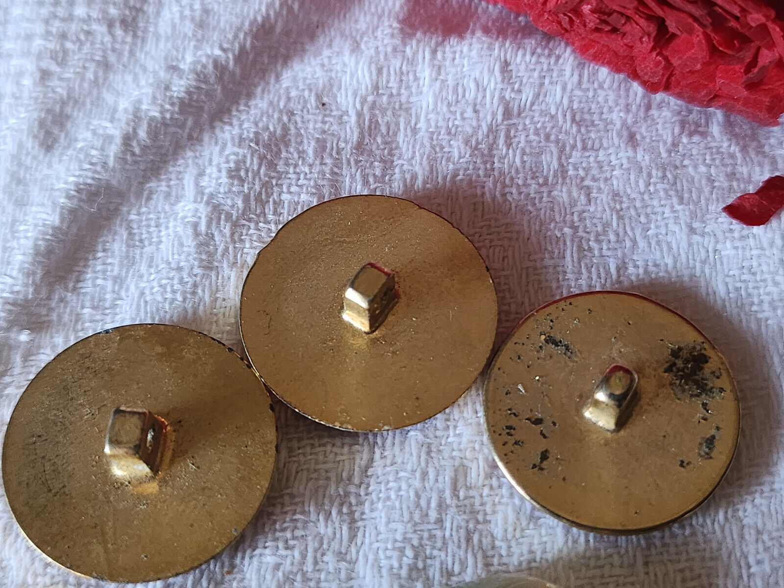 Trio boutons vintage en métal rouge rose Valentino? V 2,2 cm D3B