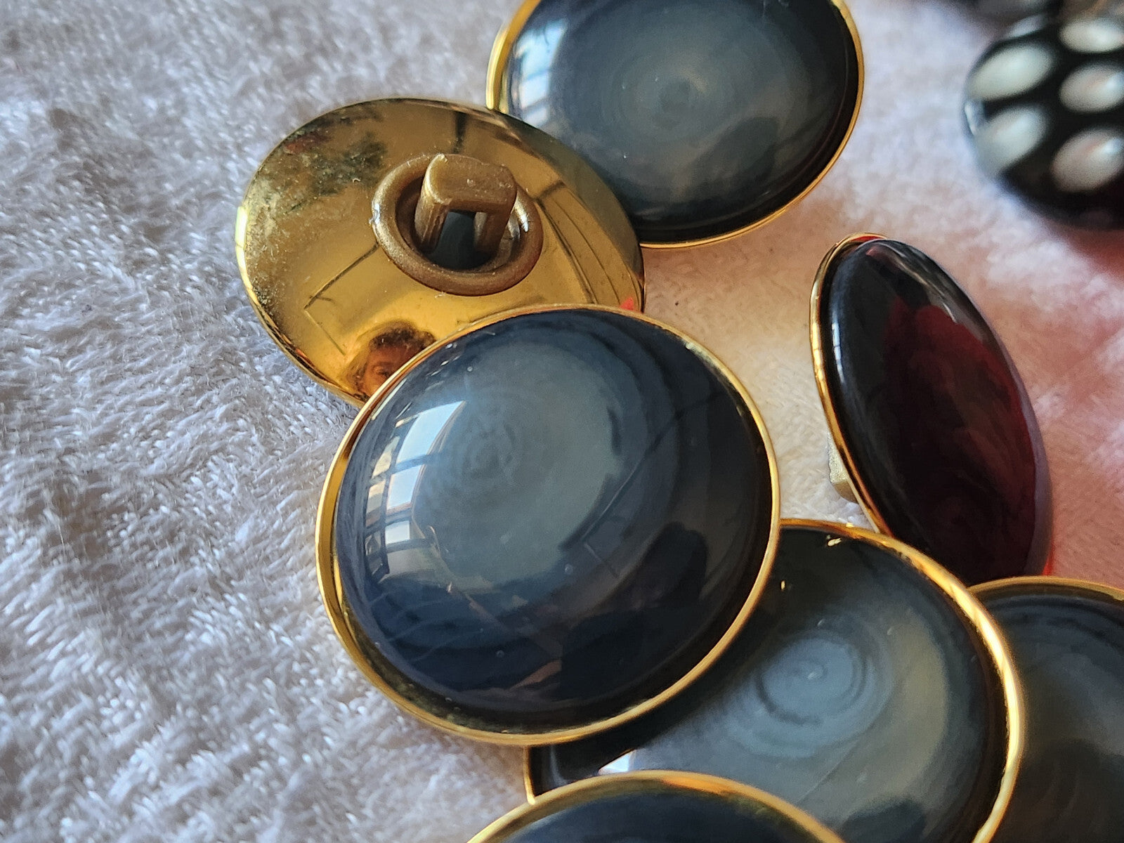 Lot 8 superbes boutons vintage bleu veiné à pied 2,3 cm  ref 974