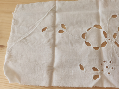 Broderie ancienne ajouré incrustation dentelle création couture T1-1