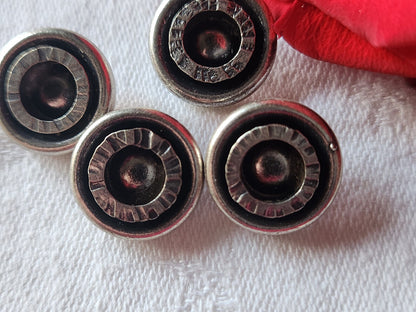 Lot 4 boutons vintage en métal argenté  pied 1,5 cm G17D