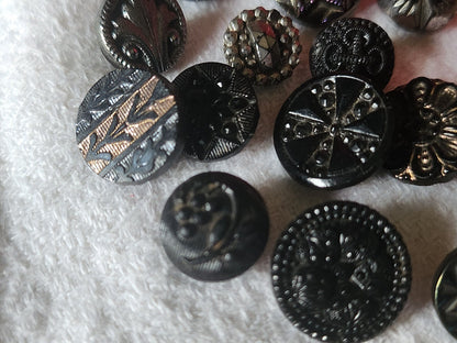 Lot 18 mini boutons anciens en verre vers 1900 collection 0,9 à 1,4 cm ref 682