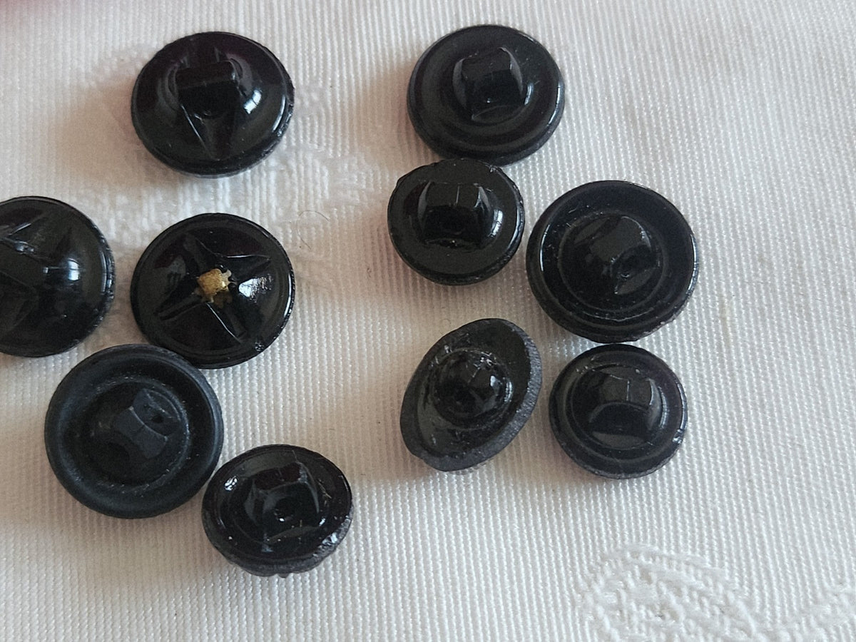 Lot 10 boutons anciens vintage  en verre noir  panaché 1,1 à 1,3 cm ref 6237