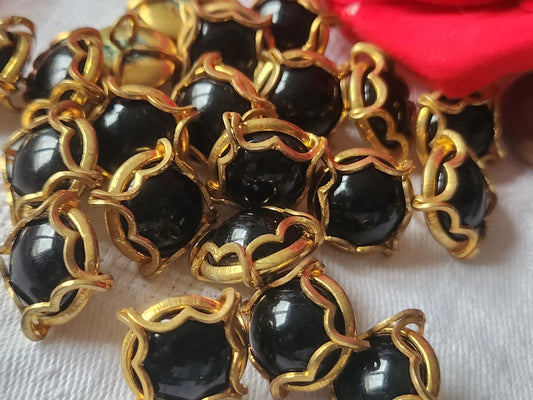 Lot 9 boutons anciens en métal coeur noir prisonnier 1,4 cm ref 5218
