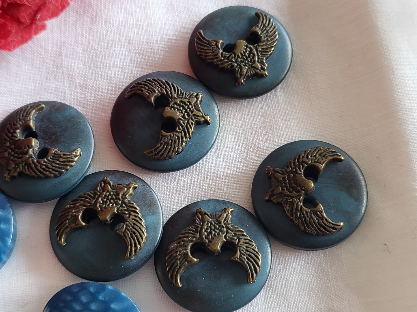 Lot 16 boutons  vintage  panaché bleu à trou 2 séries 1,4 et 1,6 cm ref 1062
