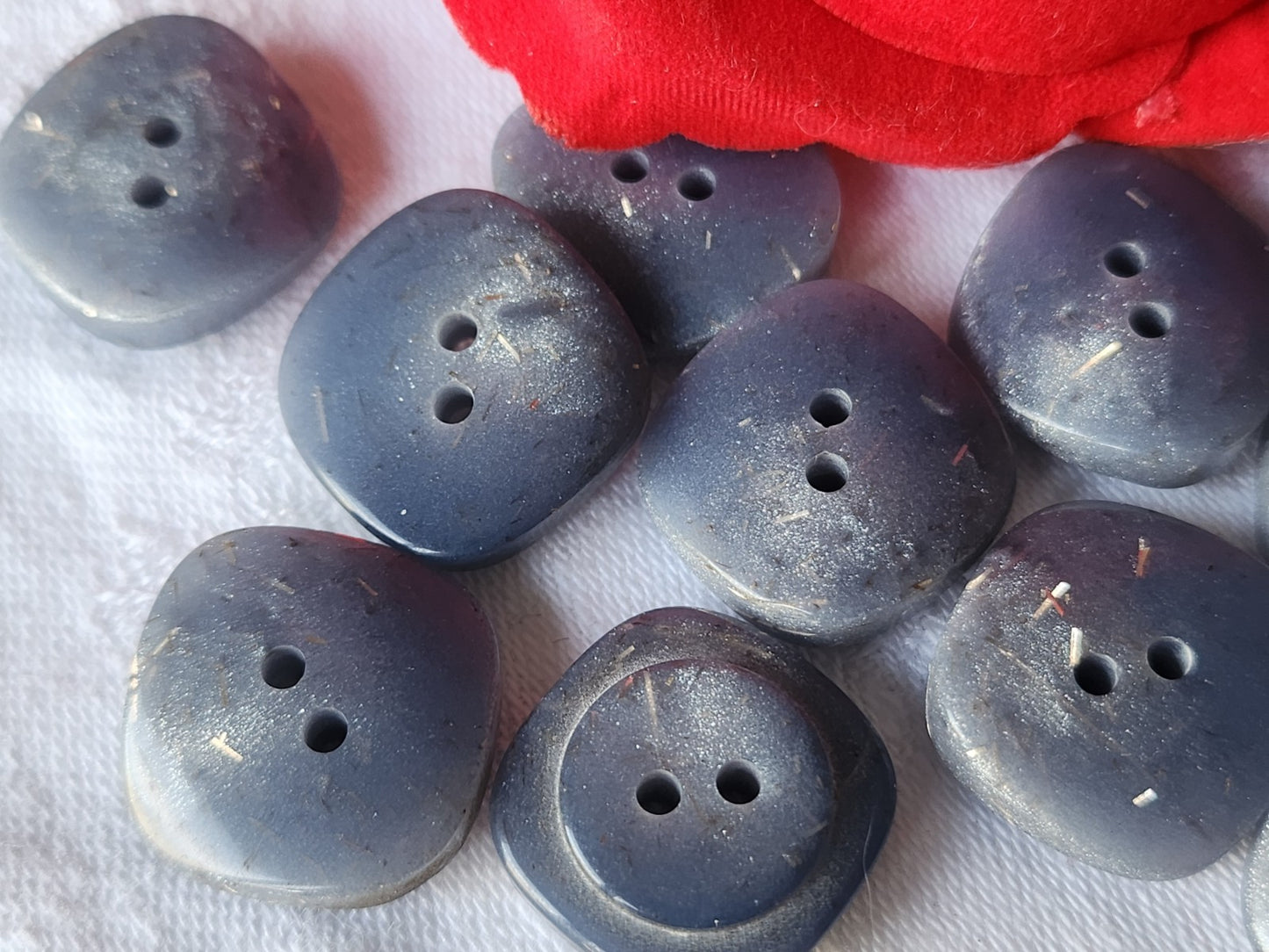 Lot 6  boutons vintage bleu paillette carré trous 1,9 cm ref 3933