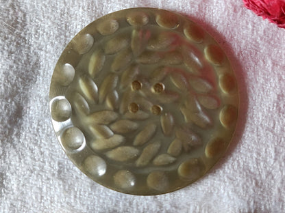 Gros bouton vintage gris lumineux texturé 4,1 cm ref 4951