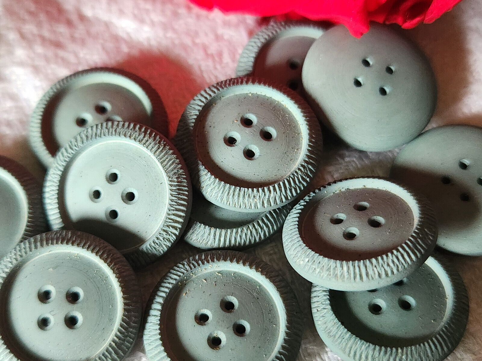 Lot 12 boutons vintage bleu mat strié trous 1,5 cm ref 539