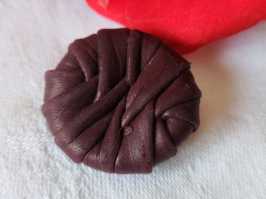 Bouton ancien en cuir lie de vin  vintage rare  2,8  cm G17K