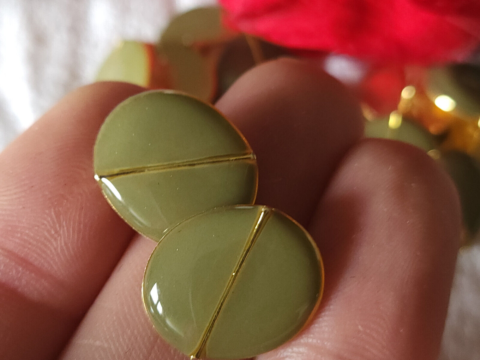 Lot 6 boutons vintage en métal vert kaki doré ovale pied 1,2 sur 1,4 cm ref 5327