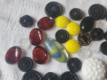 Lot 50 cabochons anciens en verre vintage panaché N°2   T2