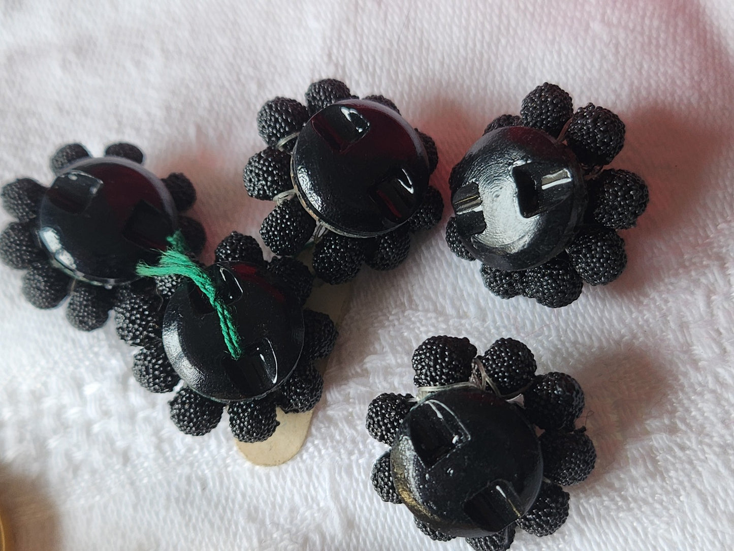 Collection lot 5 boutons  anciens effet rosée perle superbe 1,9 cm ref 3557