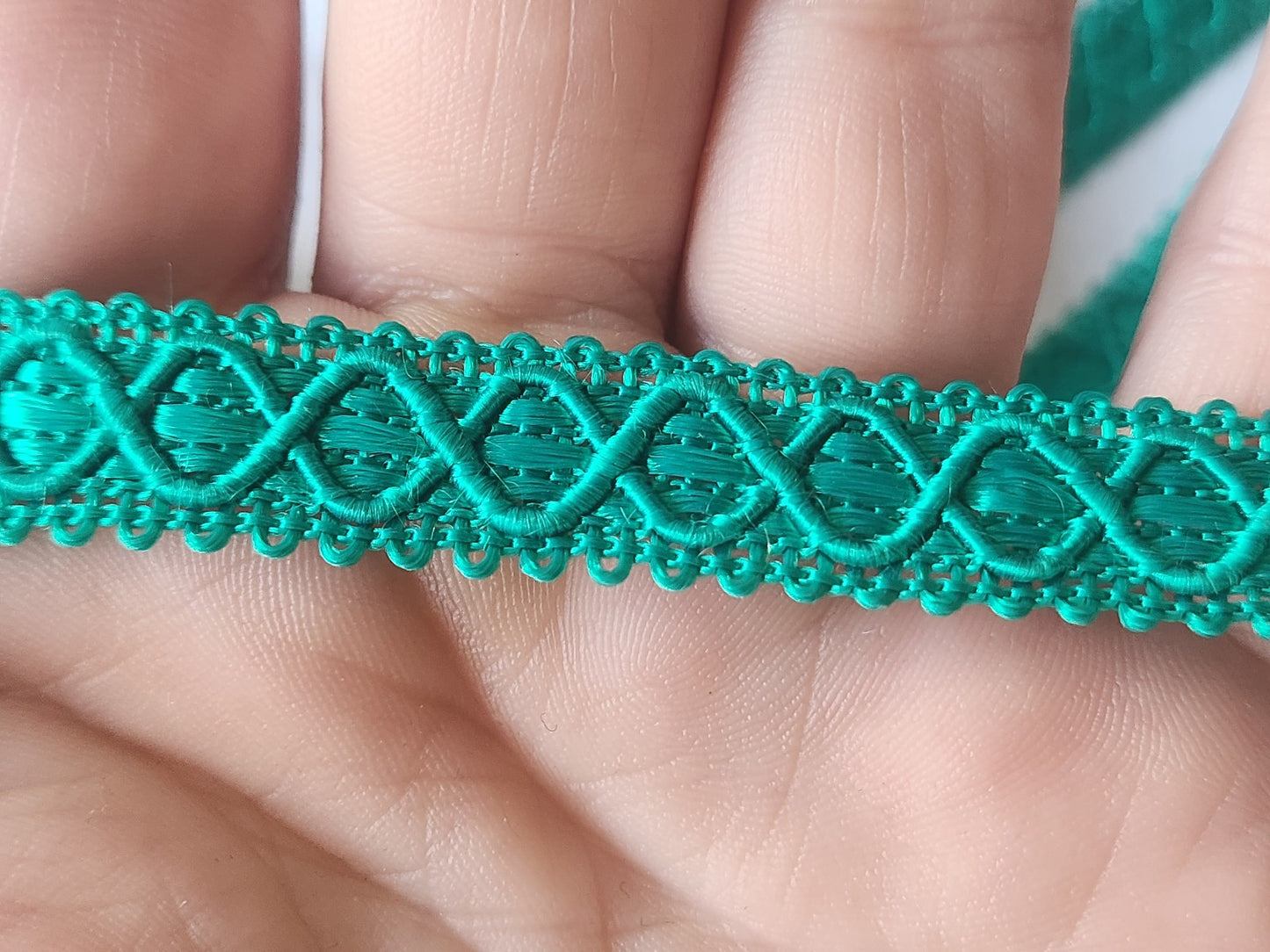 Galon vintage vert satiné 3 métres sur 1,3 cm A3