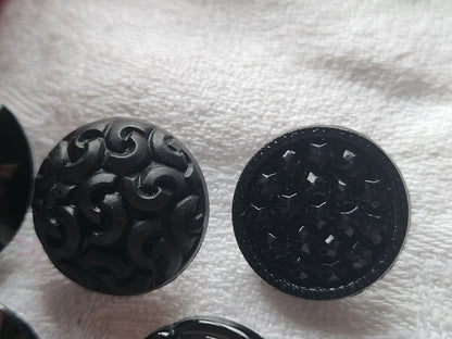 Lot 5 boutons anciens en verre noir panaché  1,7 cm ref 3459