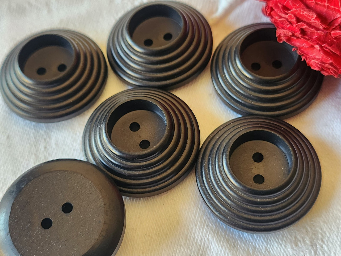 Lot 6 gros  boutons vintage noir dome spirale à trous volume 2,7 cm ref 4991