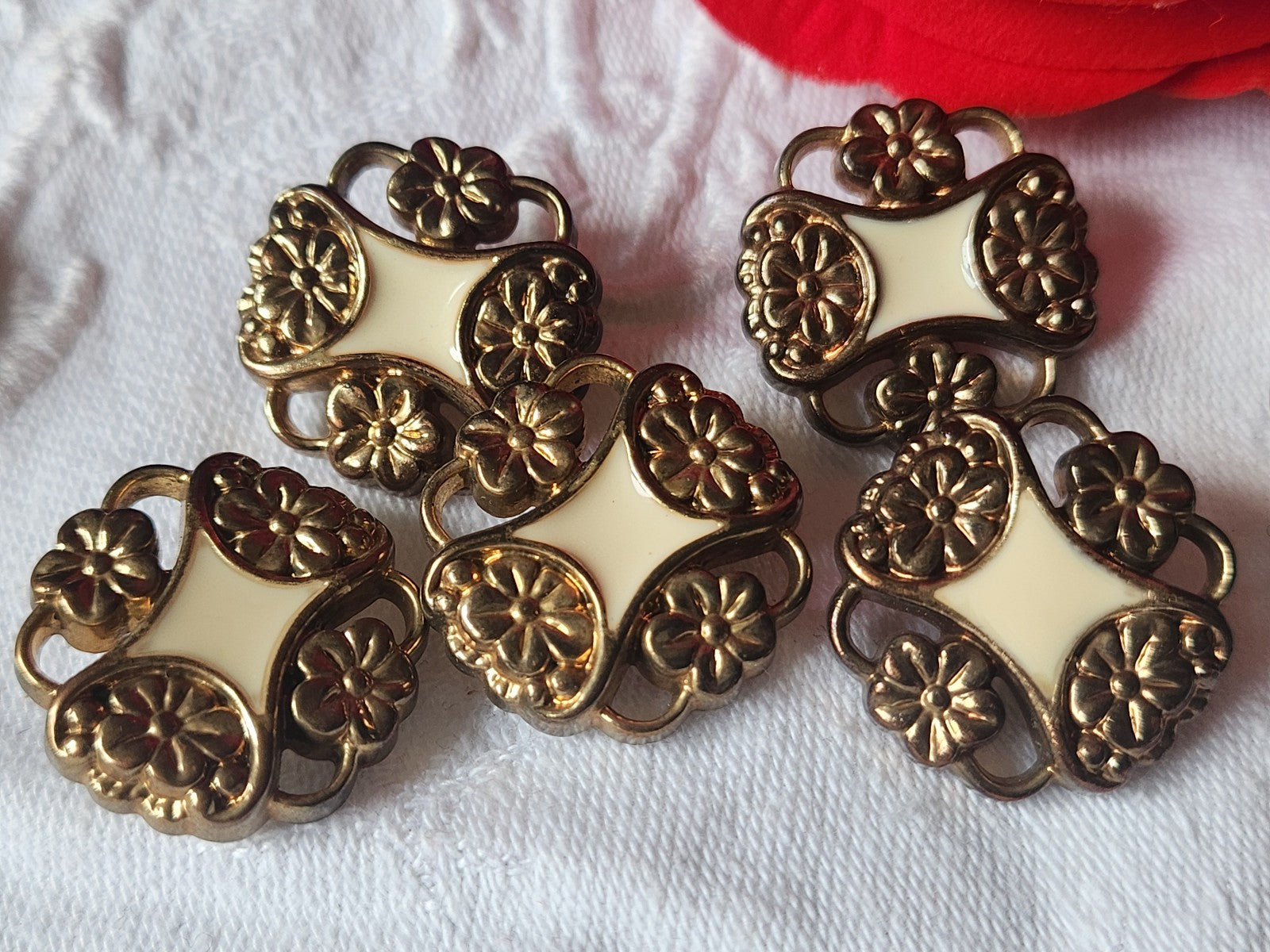 Lot 7 boutons vintage kitch creme acylique pied 2,1 cm et 1,7 cm ref 1919