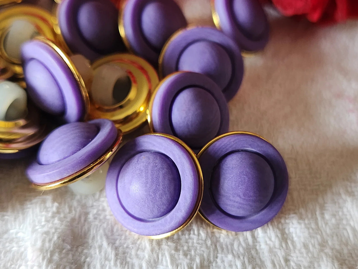 Lot 10 boutons vintage violet mat à pied metal 1,4 cm ref 3123