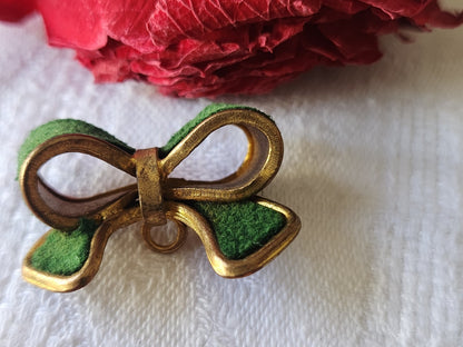 Ancien bouton noeud vert  tissu 1,6 sur 3 cm G14A