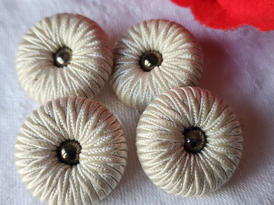 lot 4 boutons anciens vintage passementerie créme pied 2,3 cm ref 4919