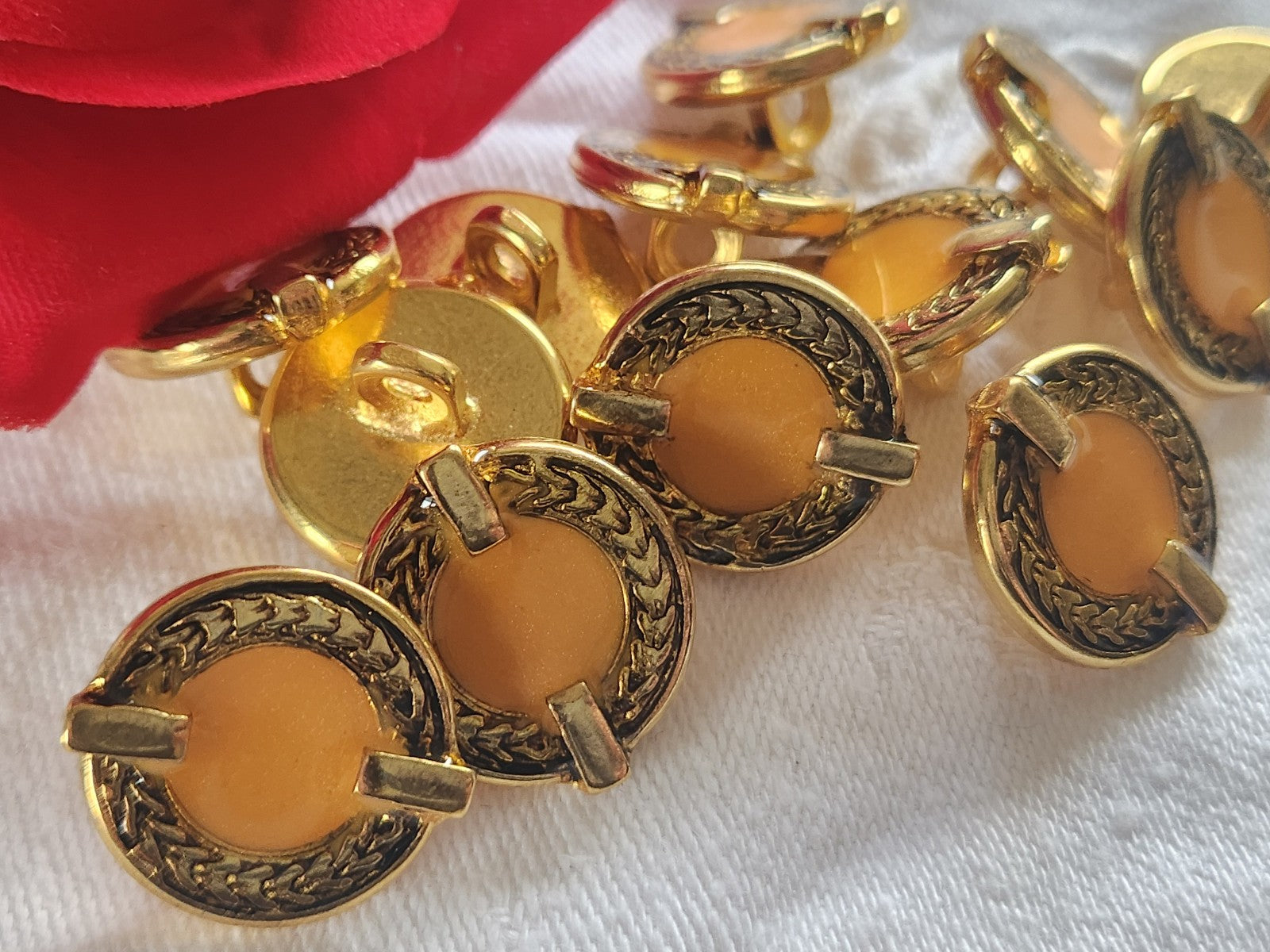 Lot 6 boutons en métal  vintage orange doré 1,8 sur 2 cm pied ref 2371