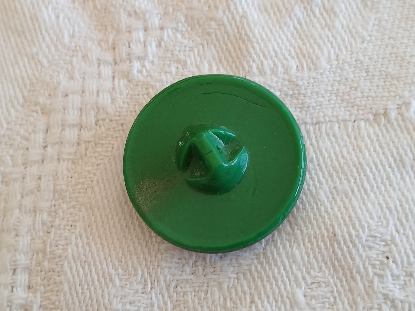 Ancien bouton en verre argenté vert strié 2,2 cm ou 22 mm D16C