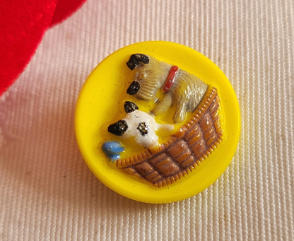 Collection bouton ancien en verre jaune peint chien chiot panier 1,8 cm G7G