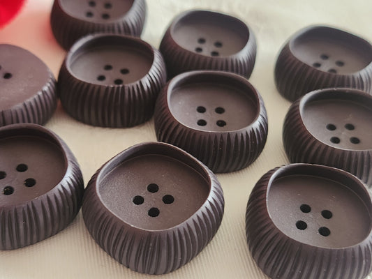 Lot 6 hauts boutons vintage marron/gris 2,3 cm trous ou 23 mm ref 6337