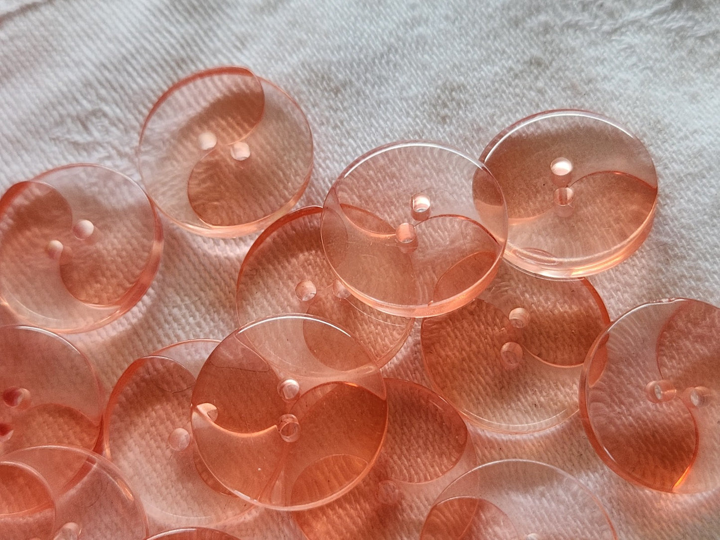Lot 17 boutons vintage rose transparent 1,8 cm ref 2032