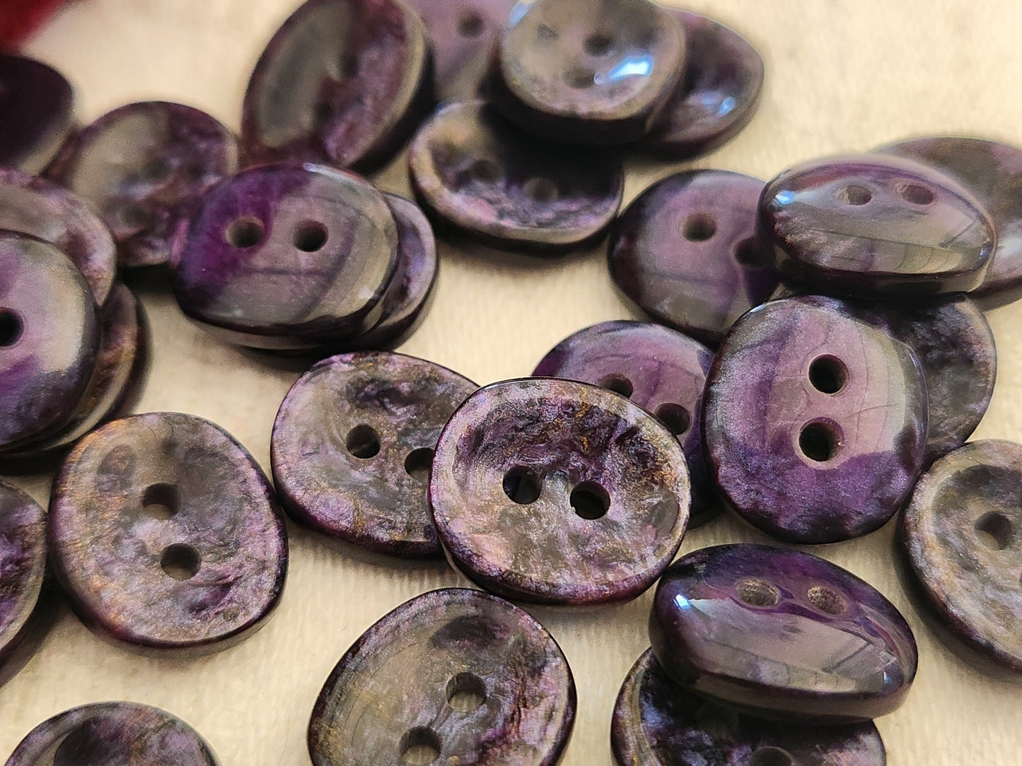 Lot 14 boutons vintage  violet moucheté ovale  1,1 sur 1,3 cm ref 1823