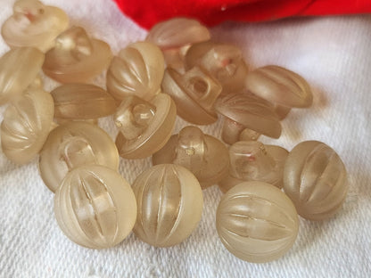 Lot 19 boutons vintage  marron bord mat bombé pied 1,1 cm ref 2332