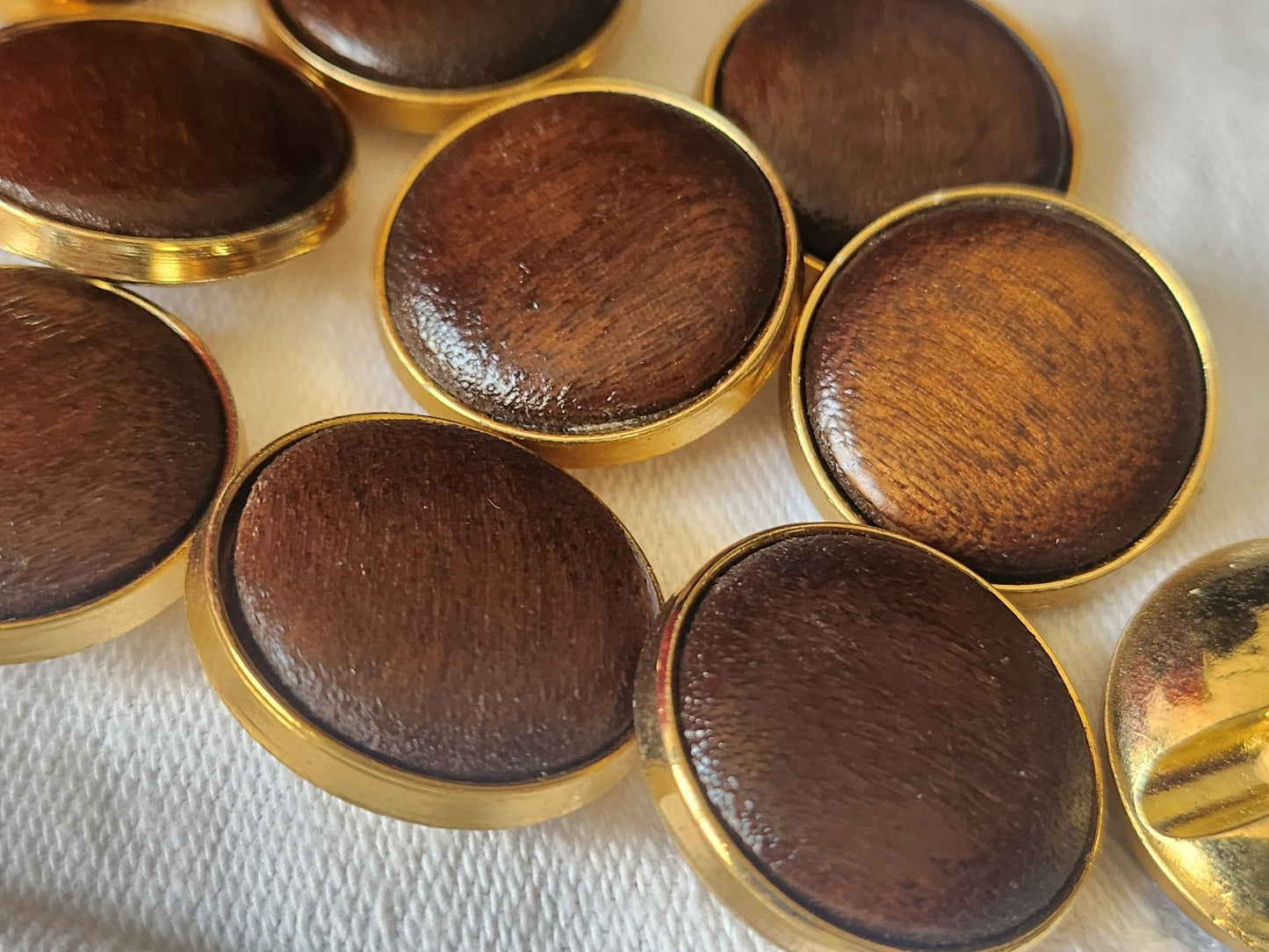 Lot 6 boutons vintage coeur en bois monture acrylique doré pied 2,3 cm ref 1285