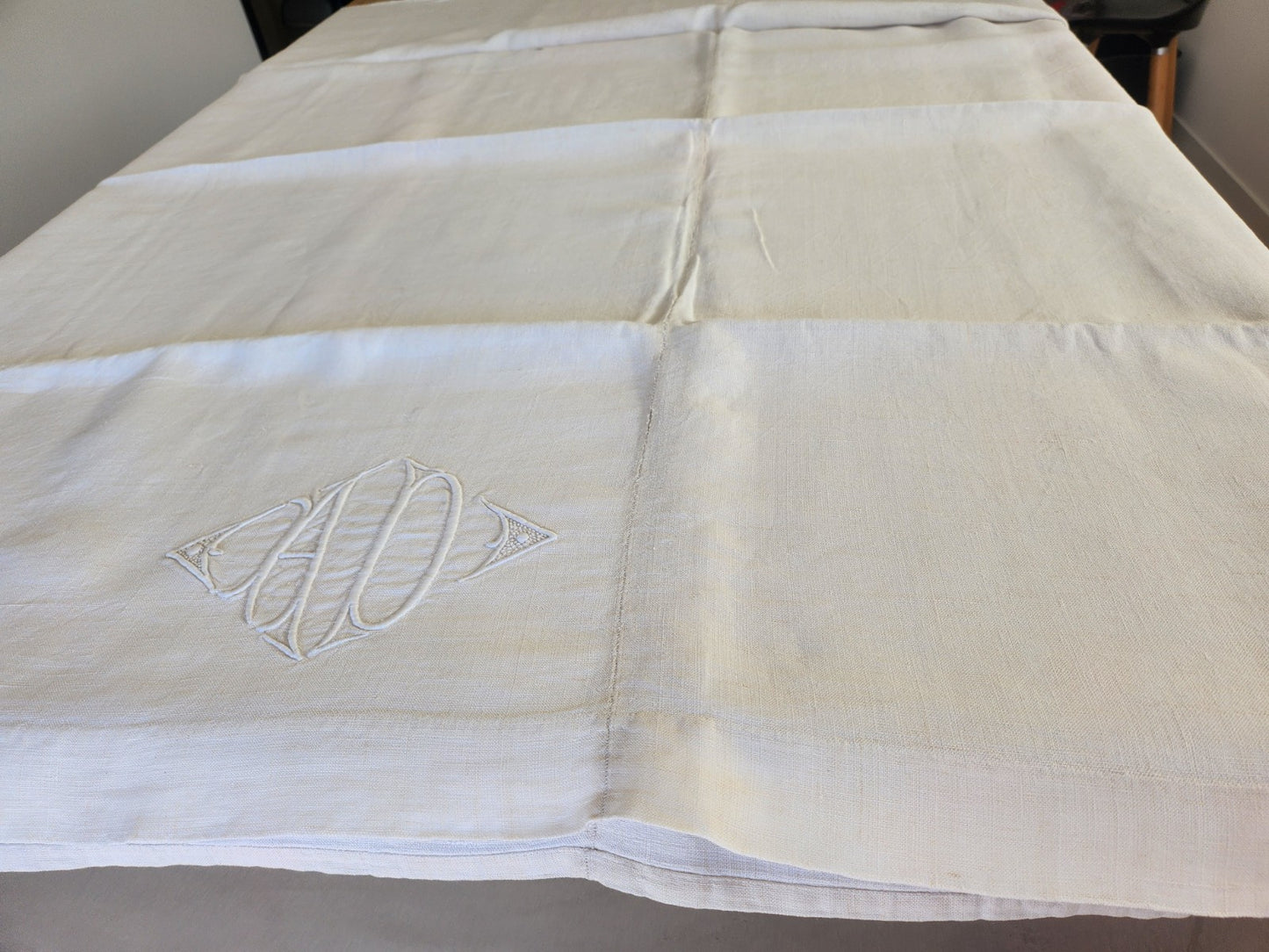 Ancien drap  monogramme AD épais en deux lés  185 cm sur 280 cm B7