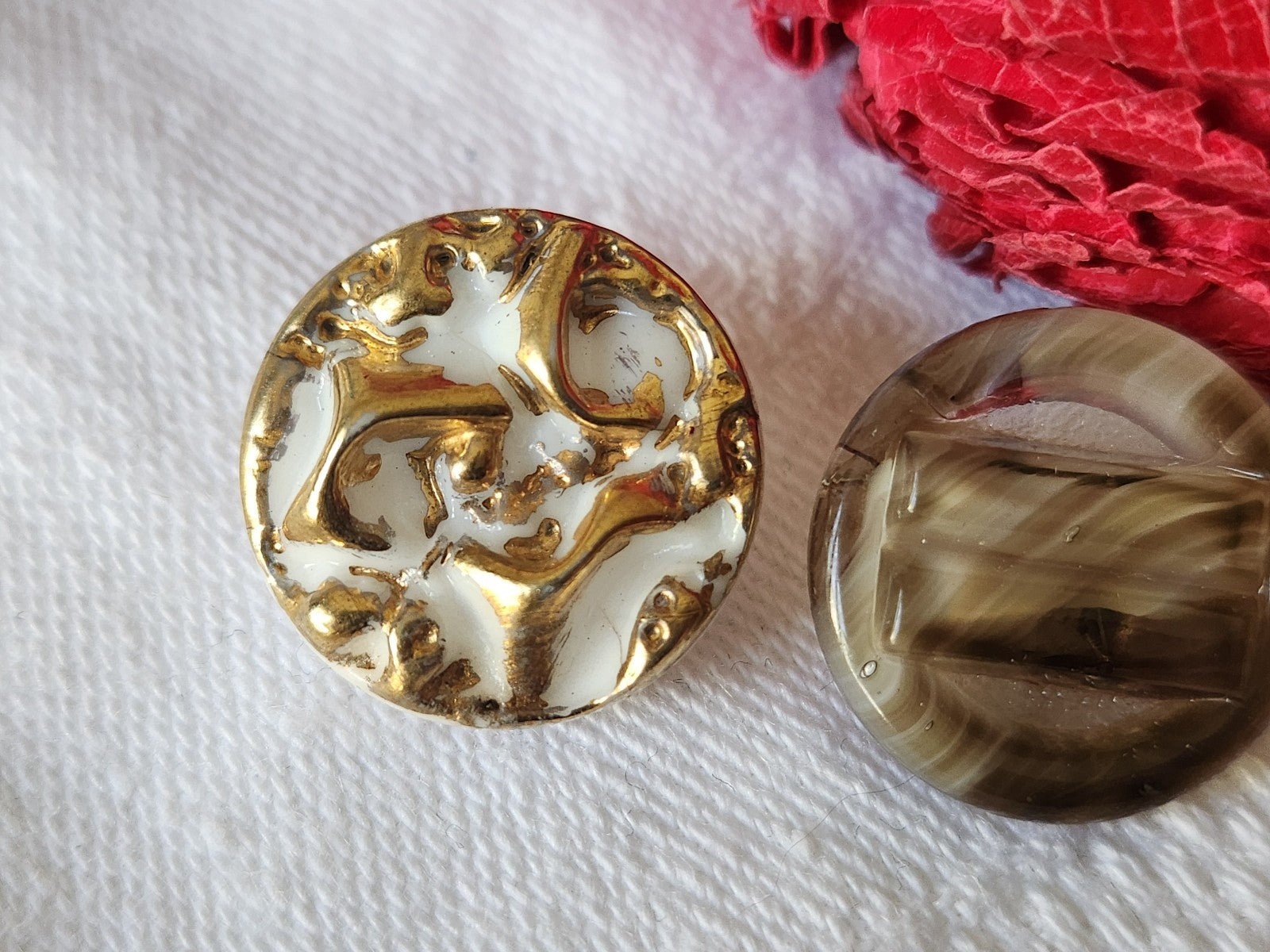 Duo boutons en verre vintage marron blanc doré pied 1,8 cm G13J