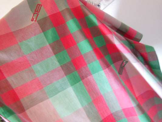 Nappe vintage a carreaux rouge vert double monogramme BG 1 m 92 sur  96 cm  B6