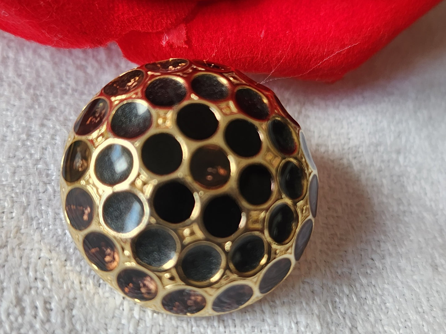 Bouton en métal doré  effet strass vintage bombé gris marron 2,3 cm ref 465