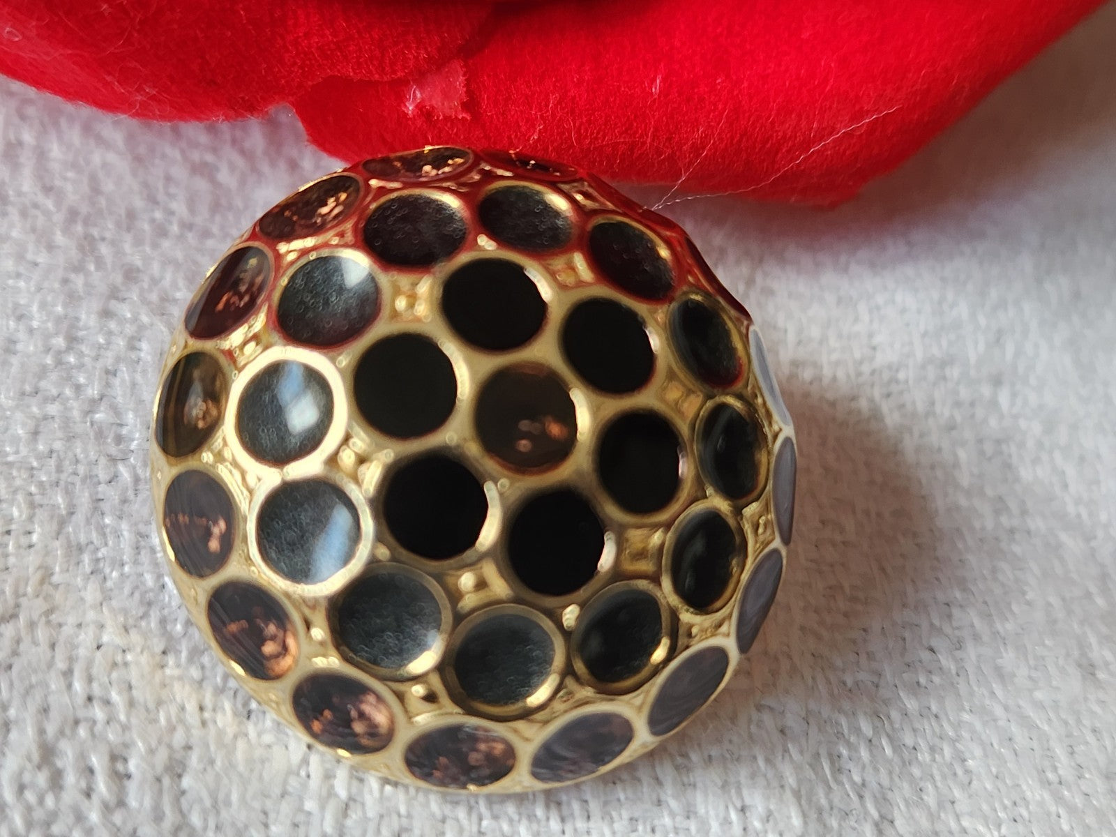 Bouton en métal doré  effet strass vintage bombé gris marron 2,3 cm ref 465