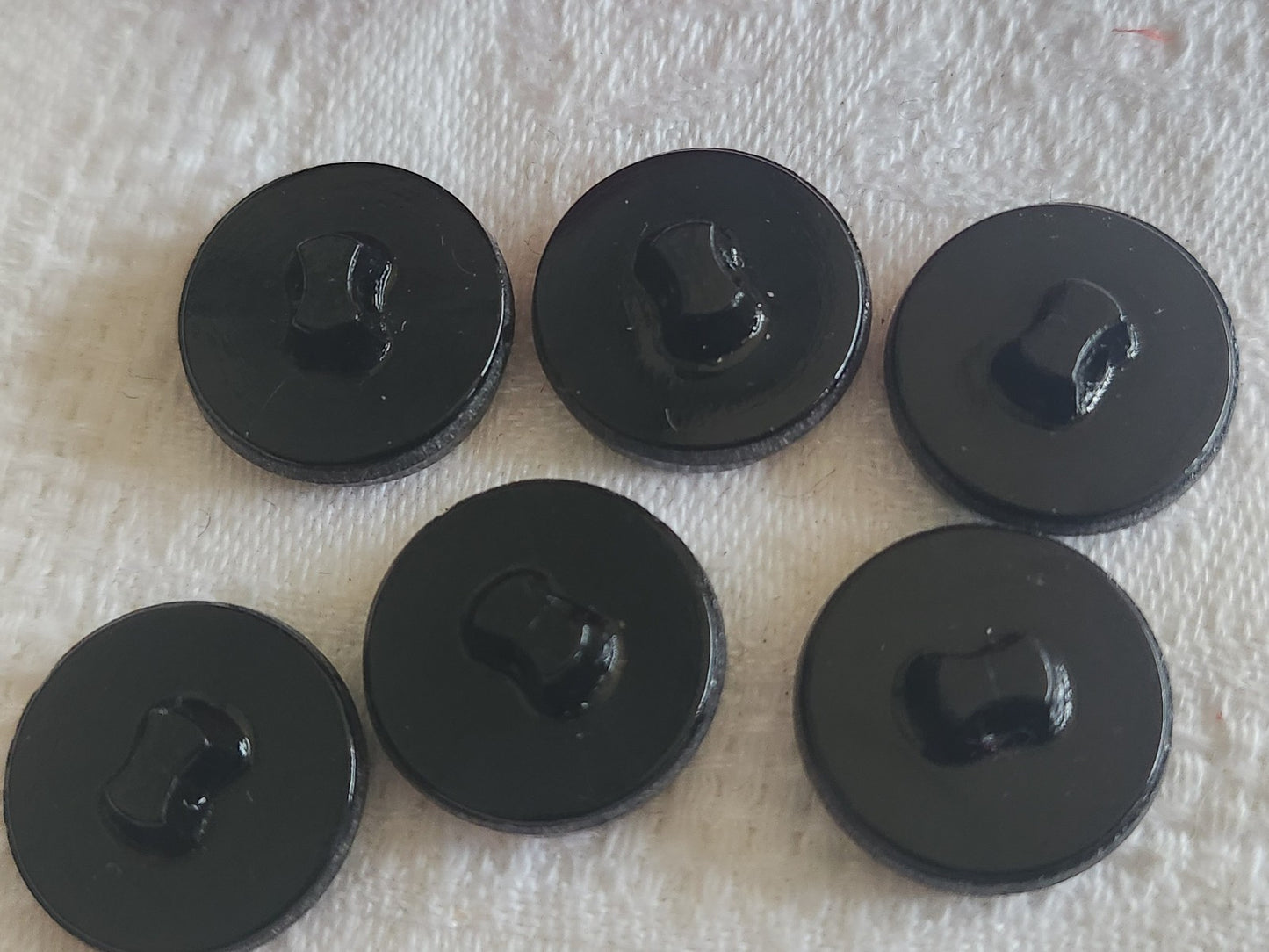 Lot 6 boutons anciens en verre noir 1,8 cm pied strié ref 6113