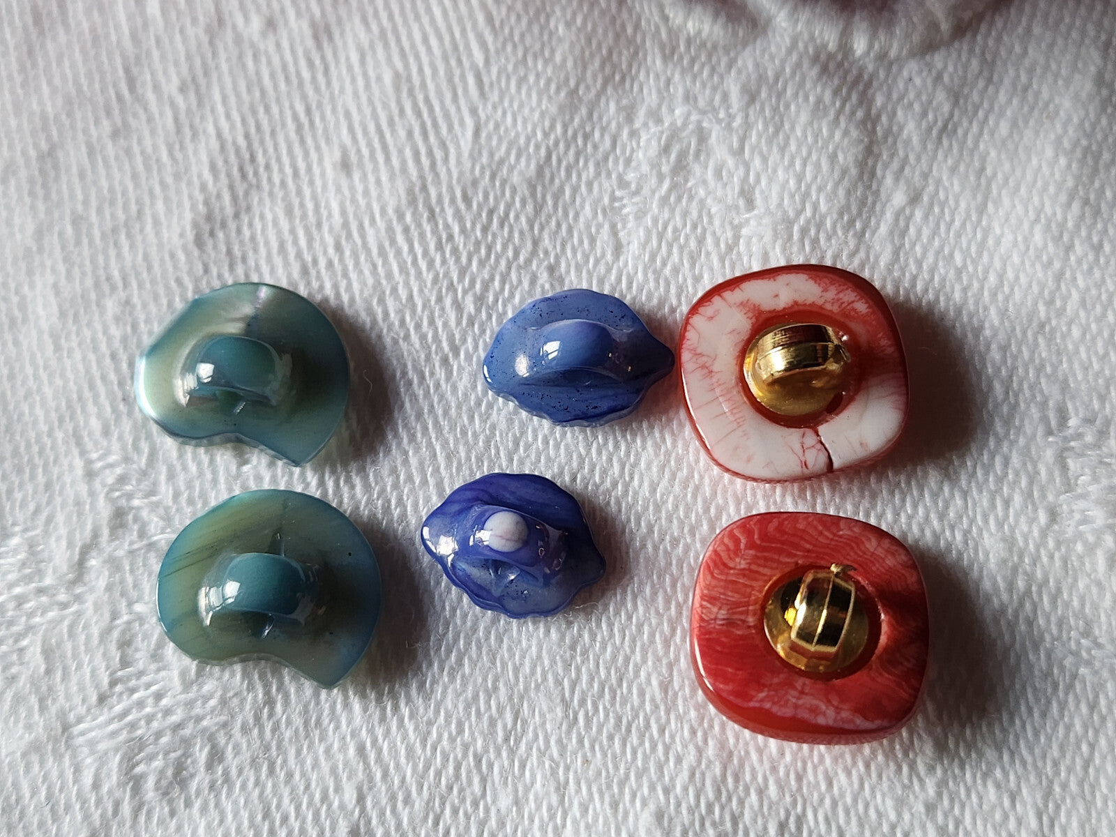 Collection lot 6 boutons vintage en nacre  pied 1,1 à 1,3 cm  à pied ref 2059