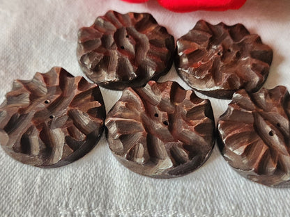 Lot 5 gros boutons anciens en nacre marron sculpté ciselé 2,8 cm ref 1618