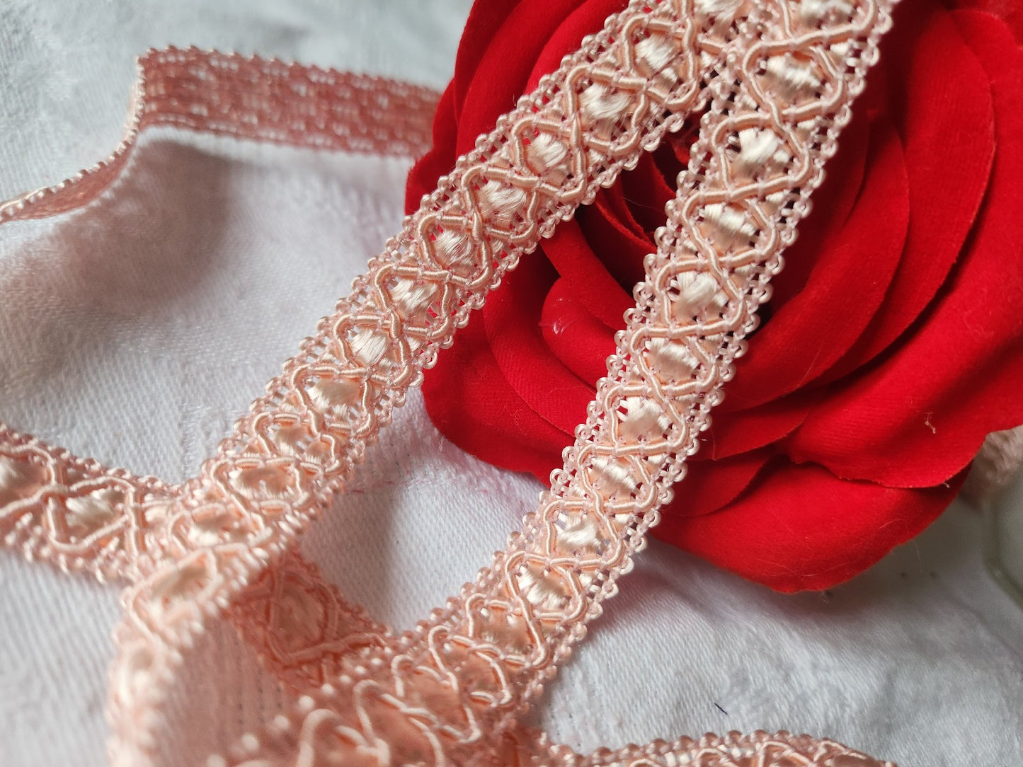 Galon vintage rose satiné tendre 2 métres sur 1,3 cm A2