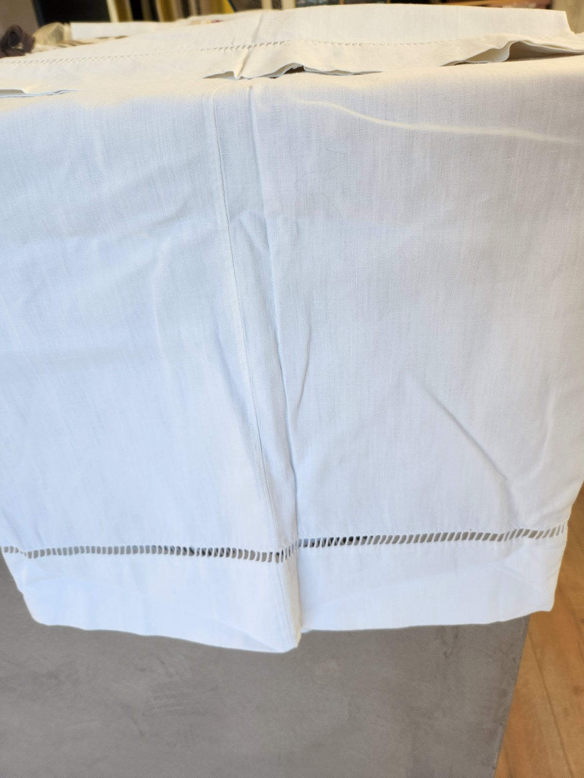 Ancienne taie traversin  blanc monogramme FB jour échelle B8